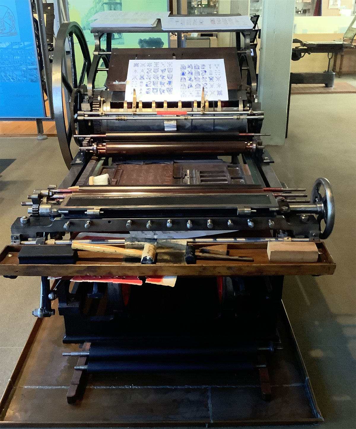 Hand operated lithographic press with some handy tools